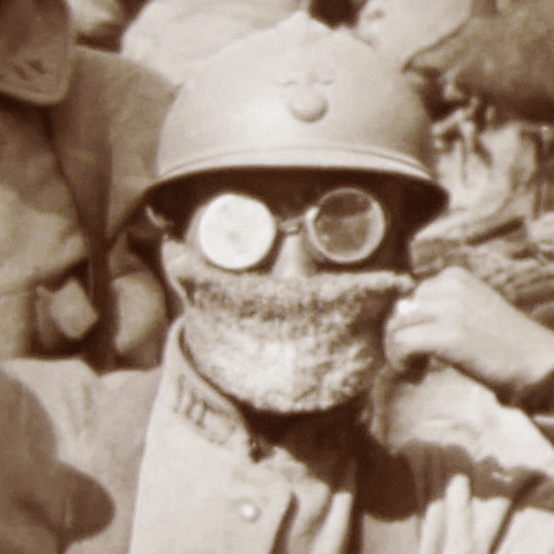 mind work GIF animation of a vintage stereoscopic glass positive showing soldiers in the trenches at the first world war. Copyright by MIND.WORK®